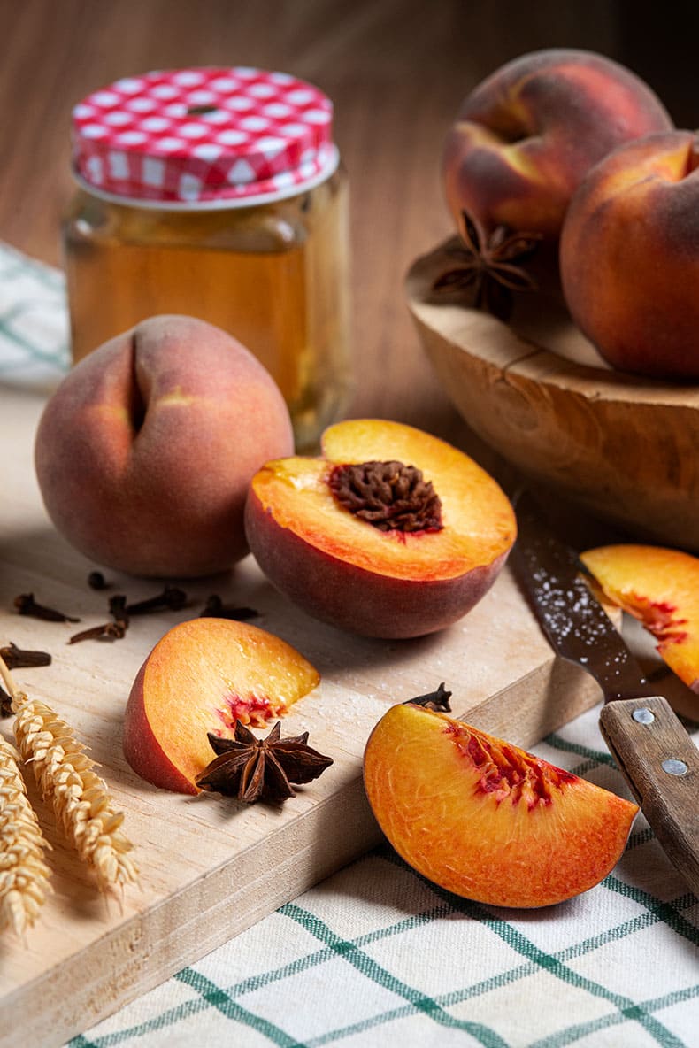 Préssecs tallats i sencers sobre la taula